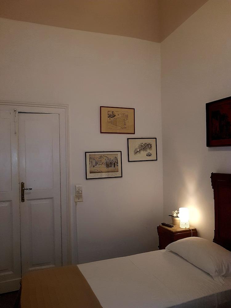 Platamon Couette-café Naples